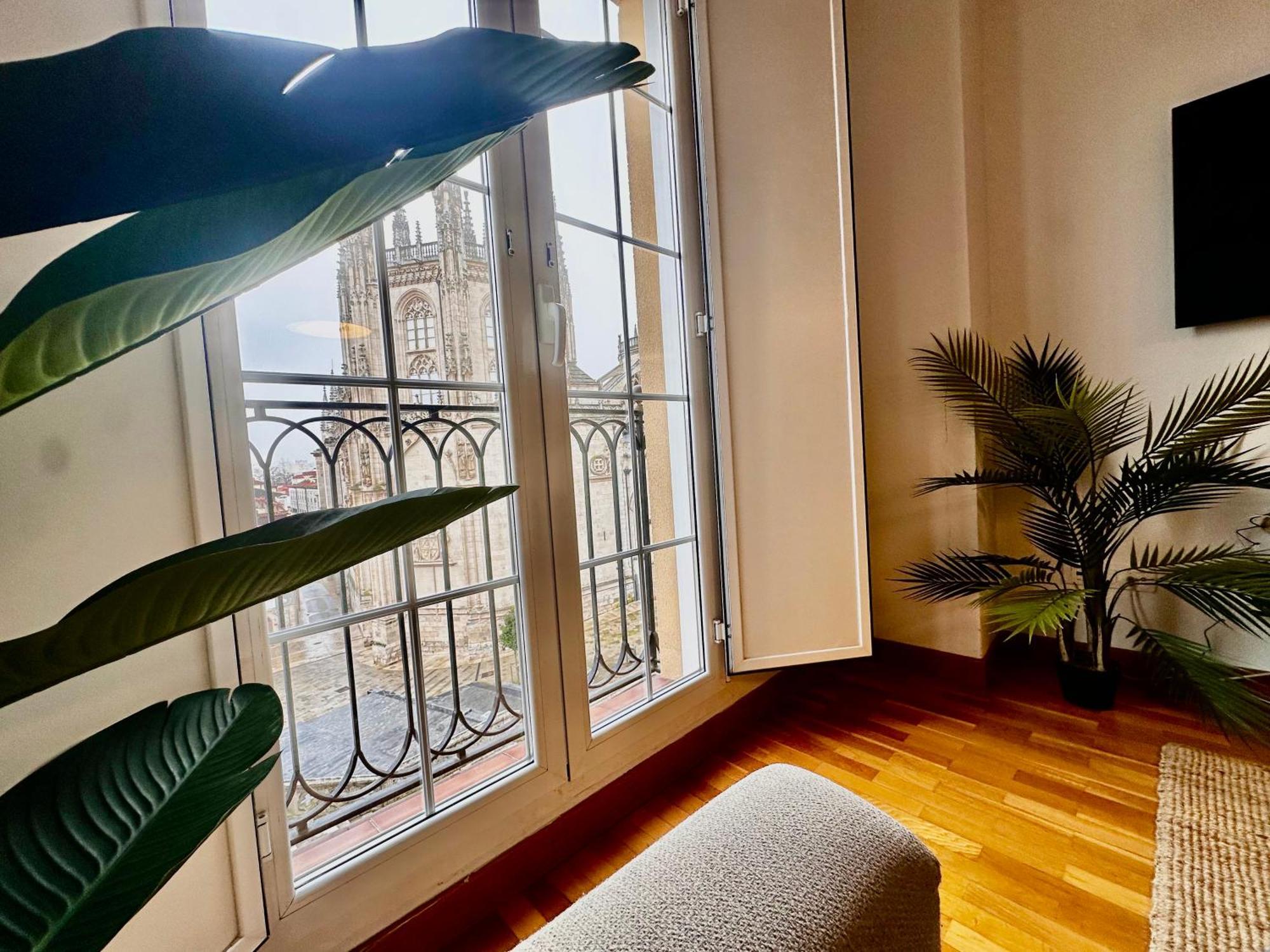 Atuaire Home Balcon Con Vistas A La Catedral De Burgo Dış mekan fotoğraf